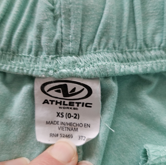 Women's size XS buttery soft seafoam green workout lounge shorts with pockets - Picture 8 of 8
